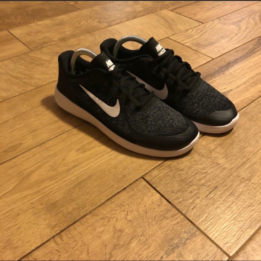 Nike Free RN 2017 - Size 7Y ( women’s size 8.5)